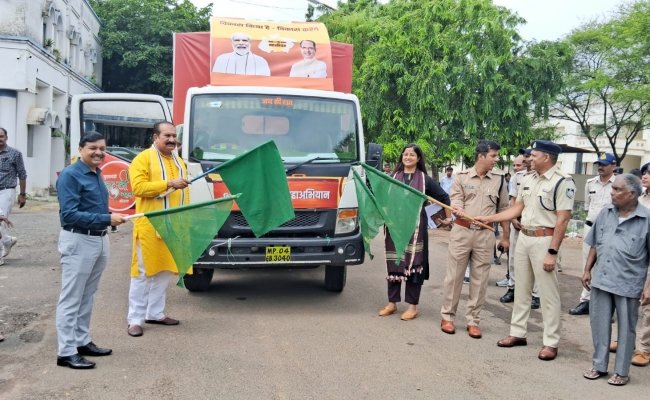 विकास रथ के रूट मार्ग में किसी भी प्रकार की बाधाएं न हो - कलेक्टर श्री जैन